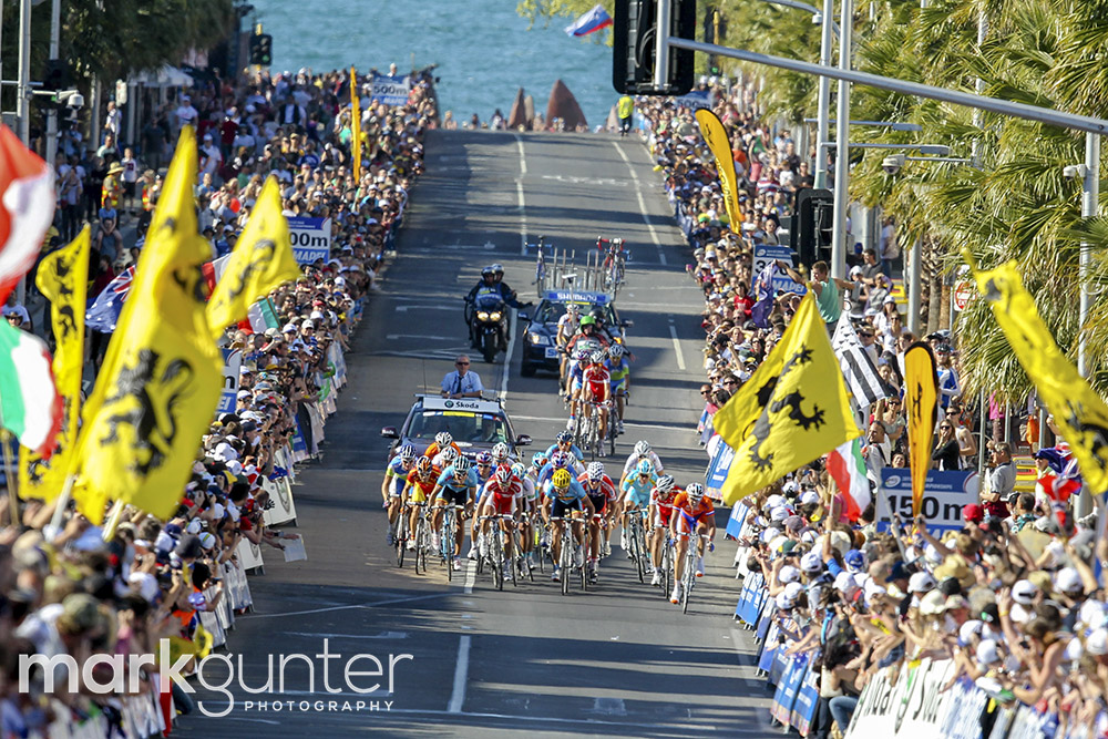 The Men sprint for the win!